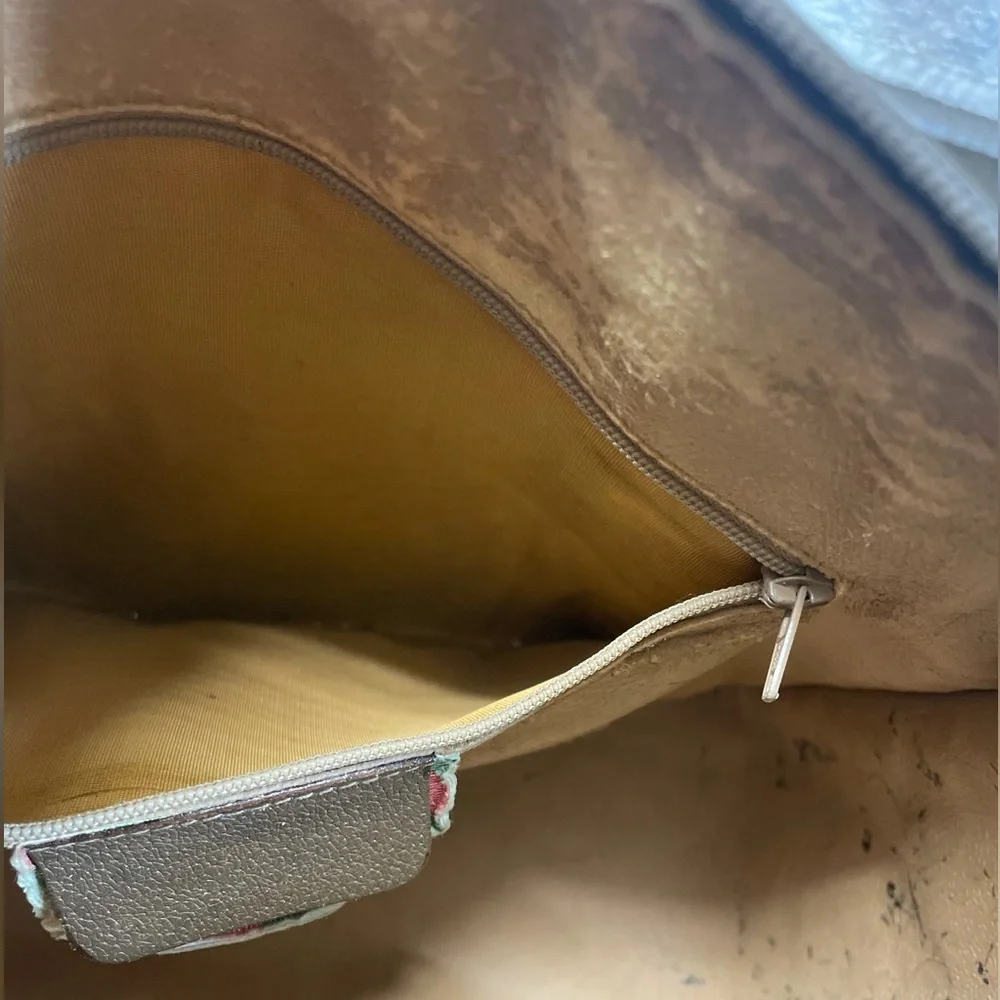 Authentic Vintage Gucci Bag - Picture 10 of 15